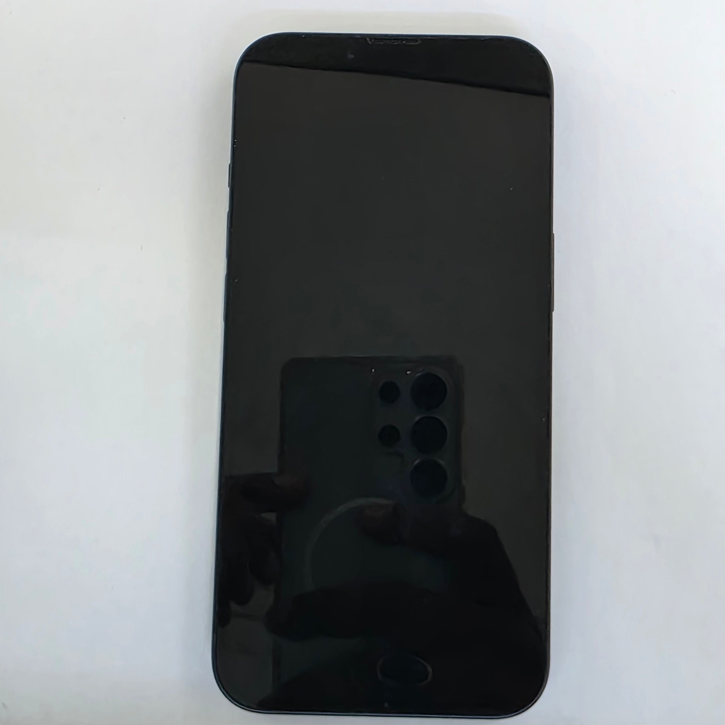iPhone 13 - 128GB - UAE version - Excellent