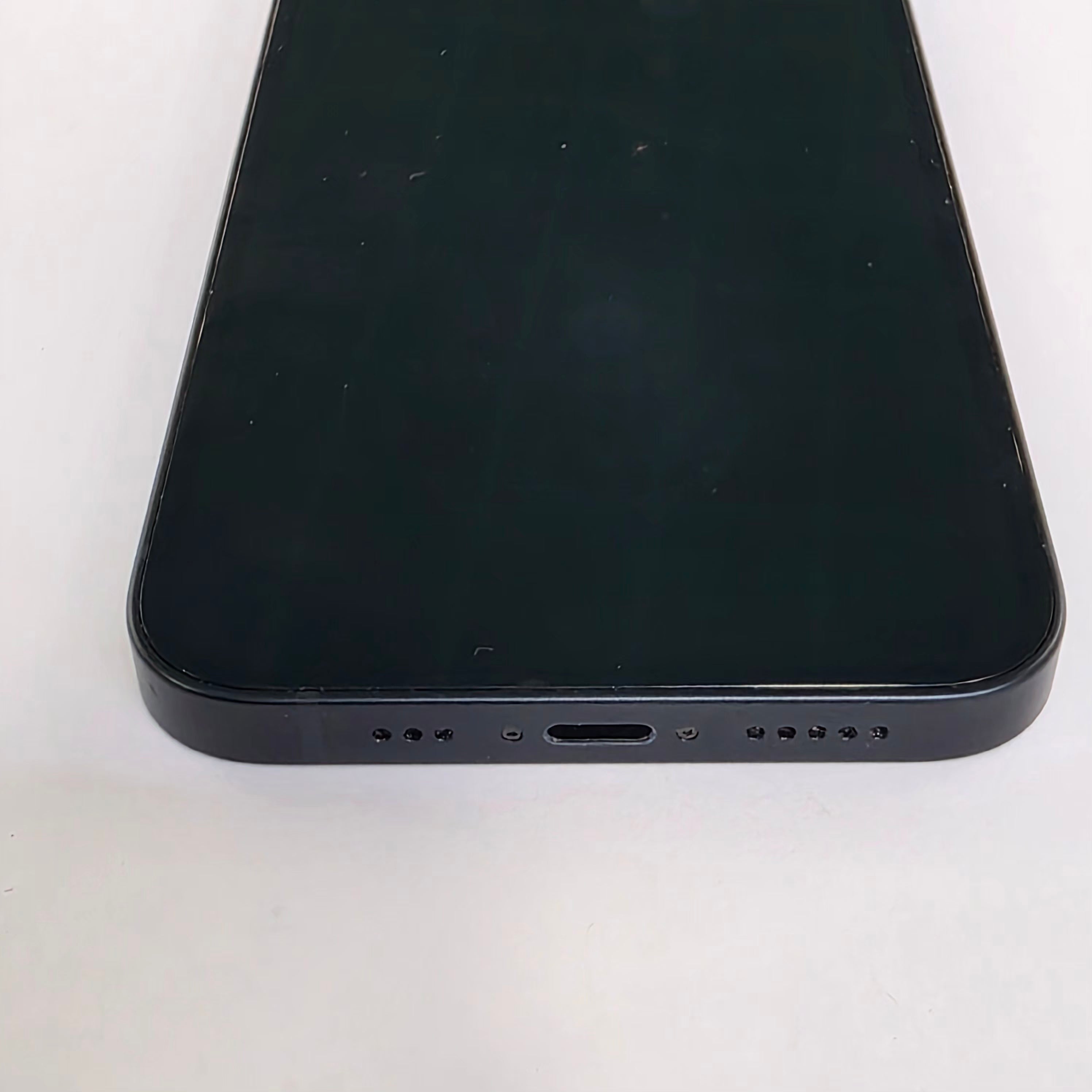 iPhone 13 - 128GB - UAE version - Excellent