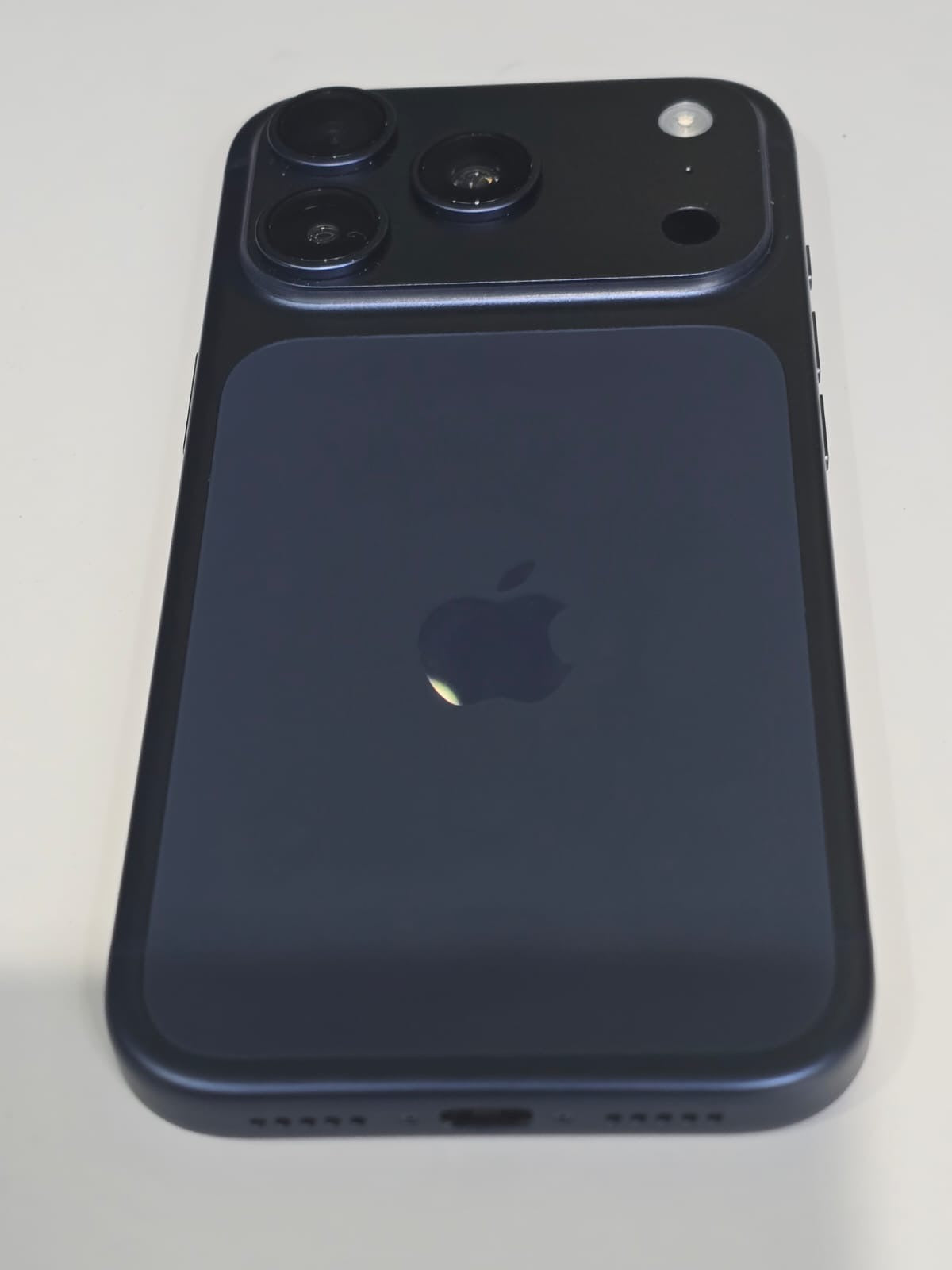 iPhone 17 Pro - 256GB - TDRA Version - Excellent